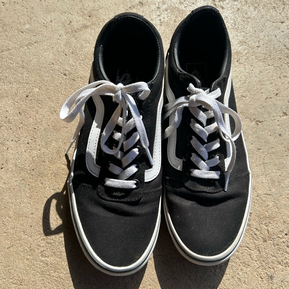 Vans Women’s Old Skool sneakers size 9